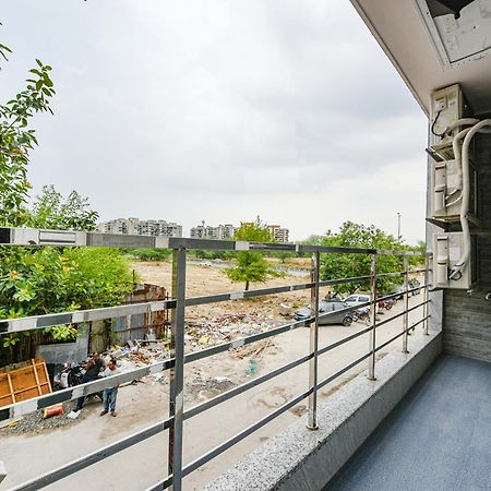 Fabhotel Sparkling - Nr Yashobhoomi Convention Centre Delhi  Buitenkant foto