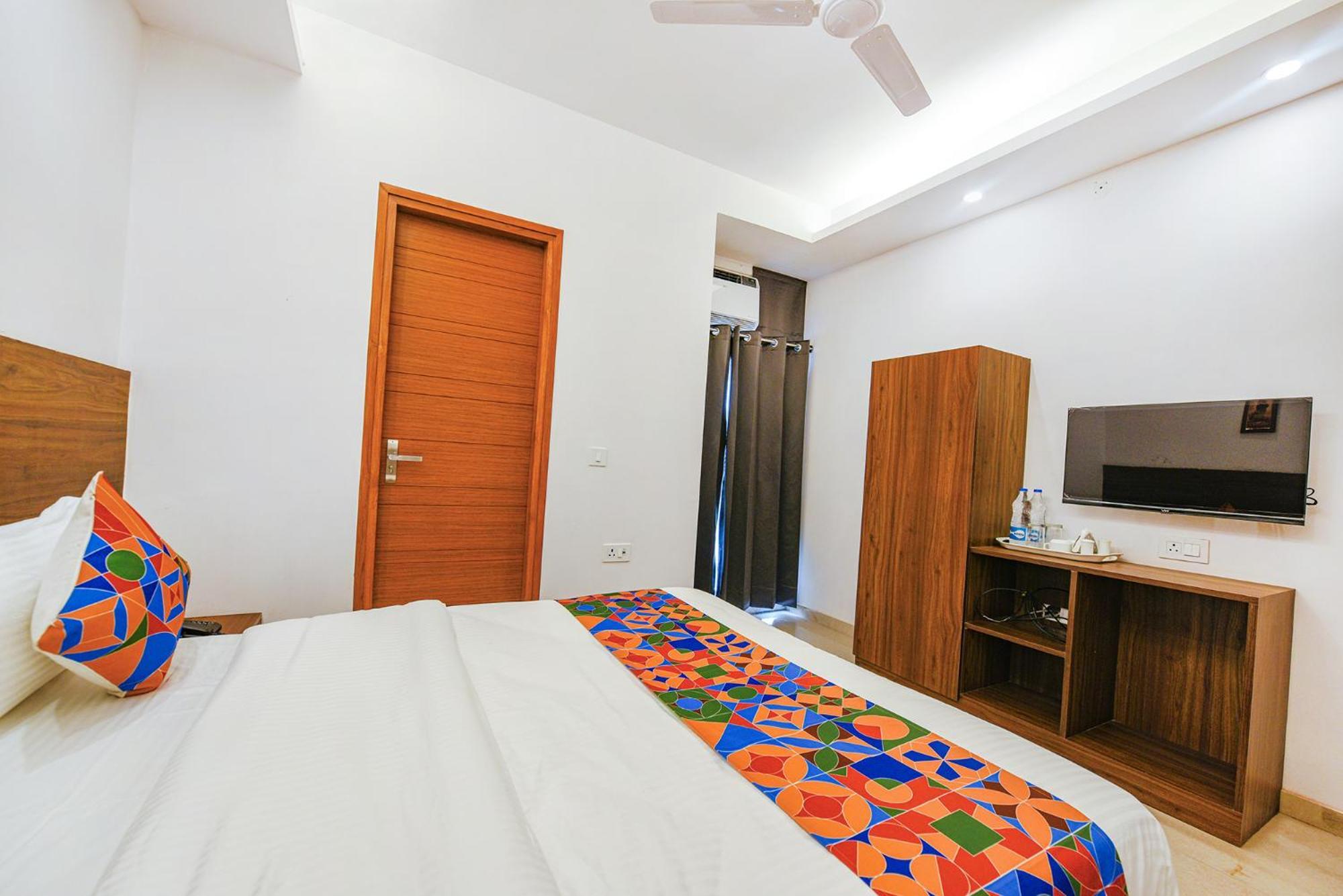 Fabhotel Sparkling - Nr Yashobhoomi Convention Centre Delhi  Buitenkant foto