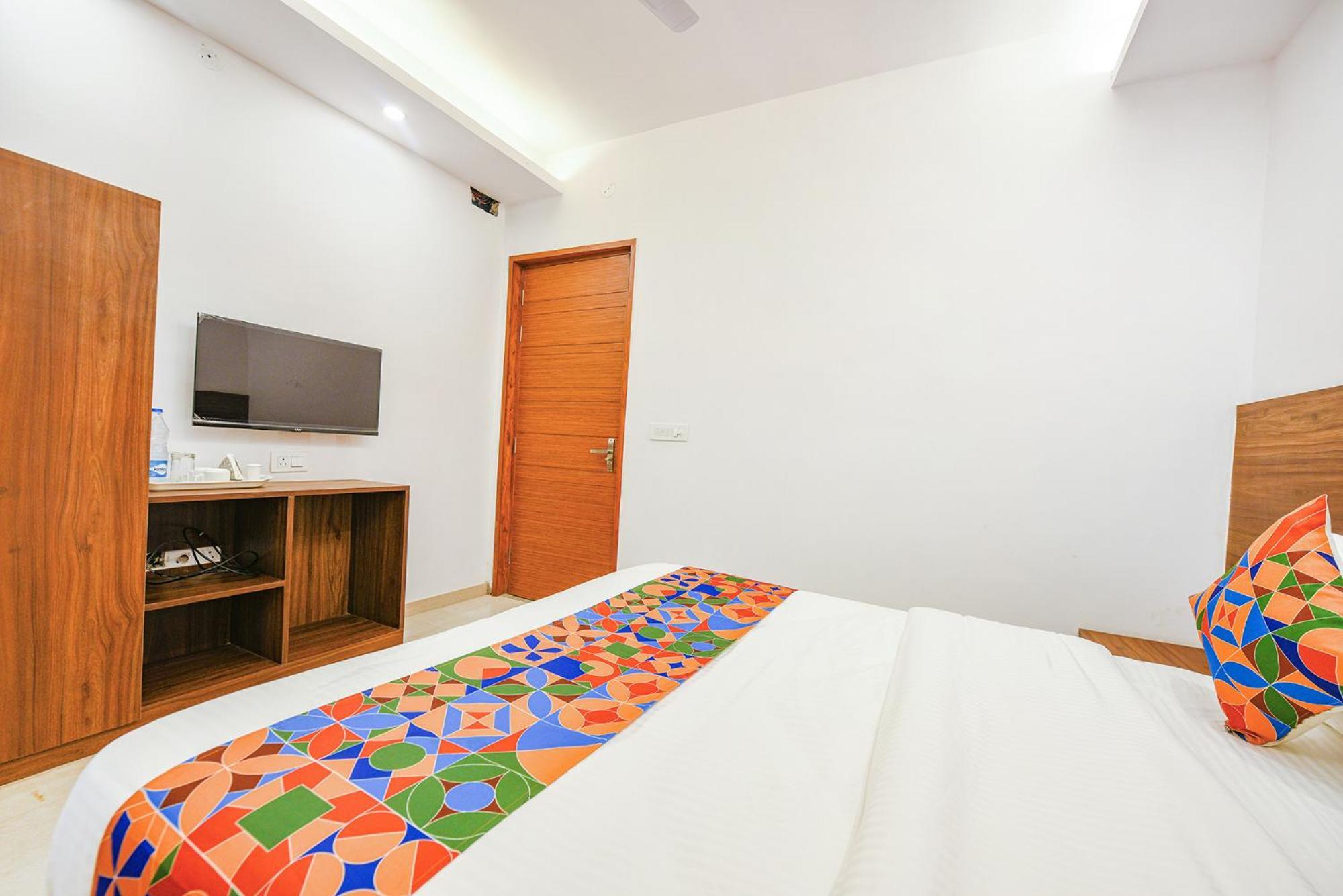 Fabhotel Sparkling - Nr Yashobhoomi Convention Centre Delhi  Buitenkant foto